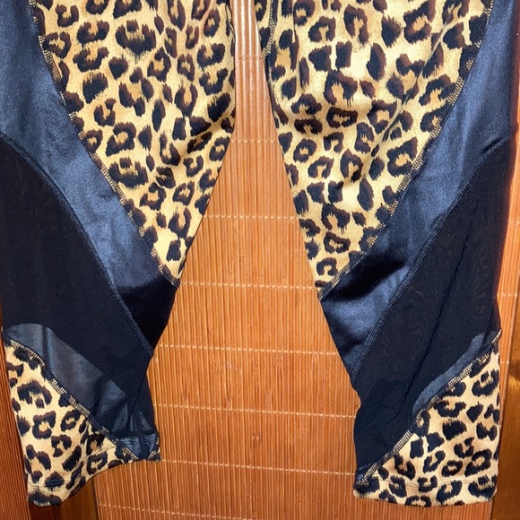 Zumba‎ capris - Picture 3 of 8